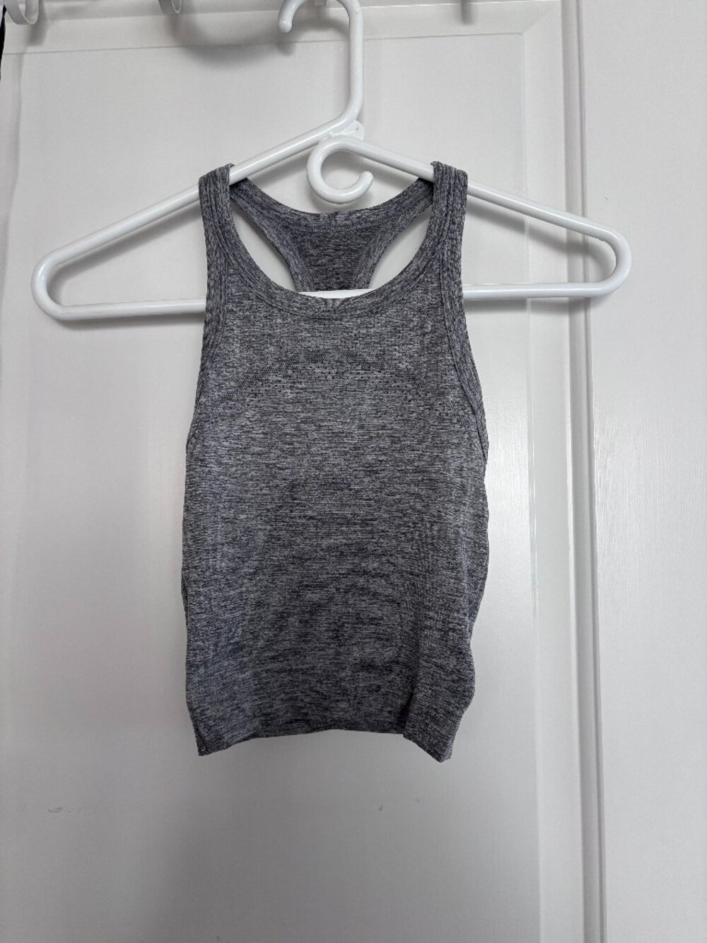 Pre-worn MINT Lululemon Women's Size 0 Gray Tank Top
